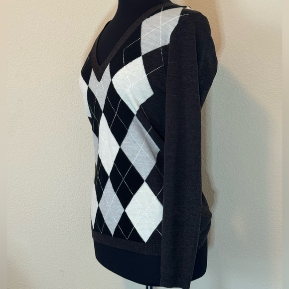 New York & Co Argyle V-Neck Sweater - Black & White Medium - Picture 2 of 9